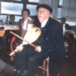 Donato Muñoz, tocando al estilo de Campoo